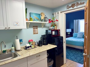 Interior - Cozy Rainforest Retreat with Private Hot Tub, 5 mins to Volcanoes Natl Park (Volcano)