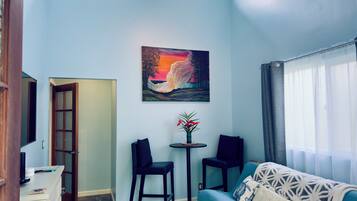 Smart TV, fireplace, books, stereo