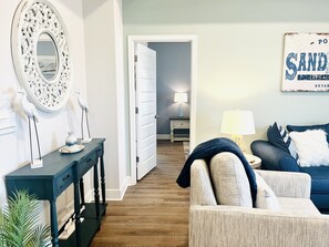 Smart TV - 1 min walk to Pool/ 5 min walk to BEACH .LG PATIO/ Bikes & GOLFCART Included (Port St. Joe)