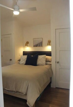 3 bedrooms, iron/ironing board, free WiFi, bed sheets - Newly rehabbed 3-bedroom Harbor Country cottage! (Harbert)