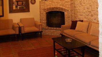 Classic Double Room, 1 Double Bed | 1 bedroom, free WiFi, bed sheets