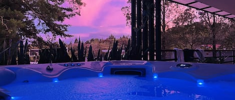 Outdoor spa tub