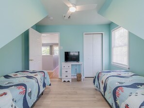 5 bedrooms, iron/ironing board, Internet