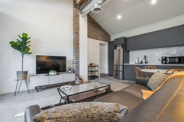 Smart TV, video games, stereo - Historic 2 bed room Casita with private fenced yard (Phoenix)