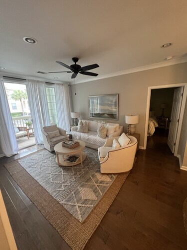 Beautiful condo that is minutes from the beach and Charleston