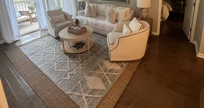 Beautiful condo that is minutes from the beach and Charleston