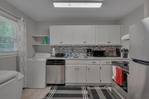 Fridge, microwave, stovetop, dishwasher