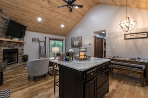 Interior - Peaceful Modern Easy Access Murphy Cabin w/FiberOptic (Murphy)