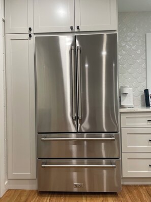 Interior - Newly remodeled coastal cottage 3 blocks from the water! (Rockport)