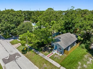 A residential area with a house surrounded by dense trees. - Perfect & Cozy Home in A+ Location (Saint Petersburg)