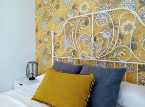 3 habitaciones, tabla de planchar con plancha, wifi y ropa de cama 