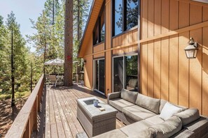 Terrace/patio - Cabin in Arnold's Blue Lake Springs, pool, 2 lakes, snow (Arnold)