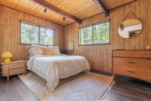 3 bedrooms, iron/ironing board, WiFi, bed sheets - Cabin in Arnold's Blue Lake Springs, pool, 2 lakes, snow (Arnold)