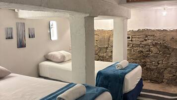 Habitación básica doble | Wifi gratis y ropa de cama