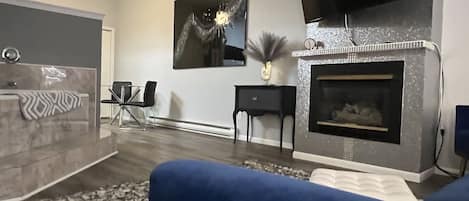 Smart TV, fireplace