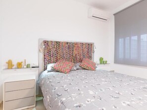 2 bedrooms, iron/ironing board, internet, bed sheets - Del Parque Flats Alamos Parrot (Malaga)