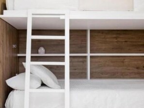 2 bedrooms, iron/ironing board, Internet, bed sheets