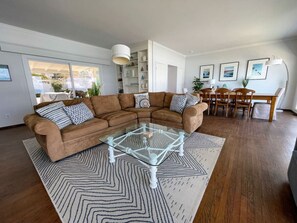 Smart TV, fireplace, stereo