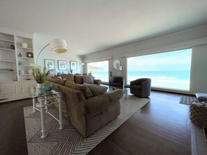 TV connectée, cheminée, chaßne hi-fi