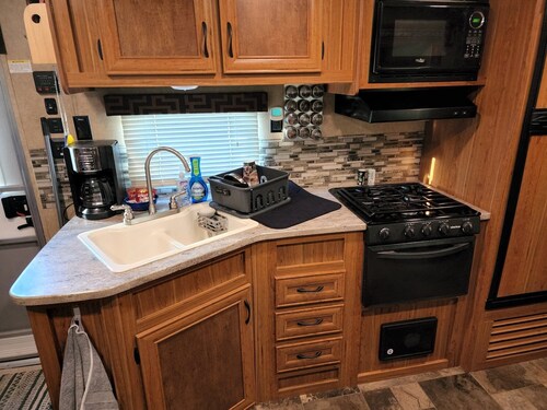 2017 Starcraft rv for rent
