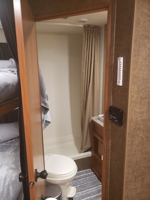 1 bedroom, bed sheets