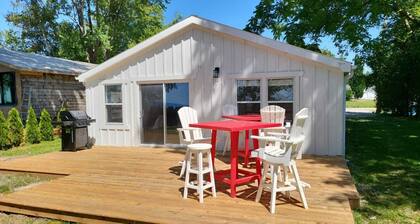 Modern Cottage on the Water - Newly Renovated!