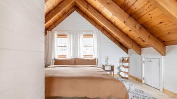 3 bedrooms, desk, travel crib, WiFi