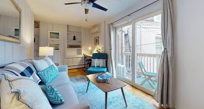 Sun-filled 1 bed, 1 bath in Brookline Village