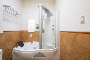 Duschwanne, Whirlpool, Haartrockner, Bidet