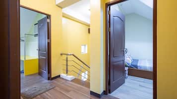 6 bedrooms, in-room safe, desk, iron/ironing board