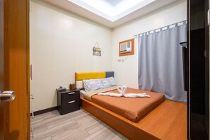 6 bedrooms, in-room safe, desk, iron/ironing board