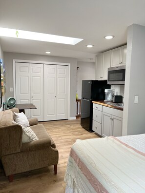 1 habitación, escritorio, wifi gratis y ropa de cama