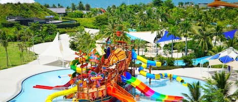 Lasten leikkialue ulkona