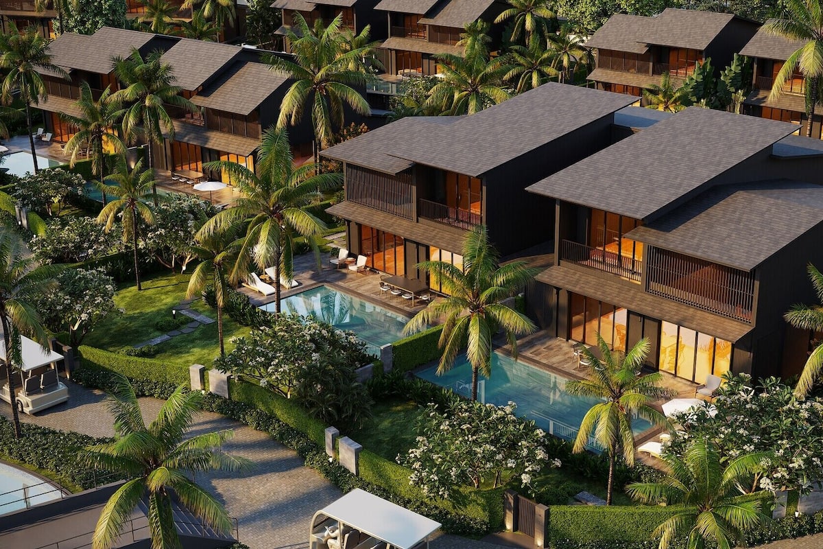 Free minibar, in-room safe, desk, blackout drapes