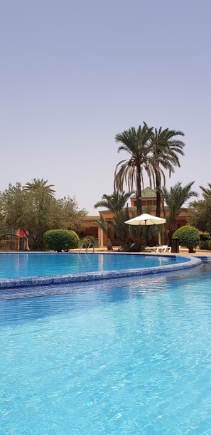 Outdoor pool - Luxury Palmeraie apartment with pool view (Marrakech)