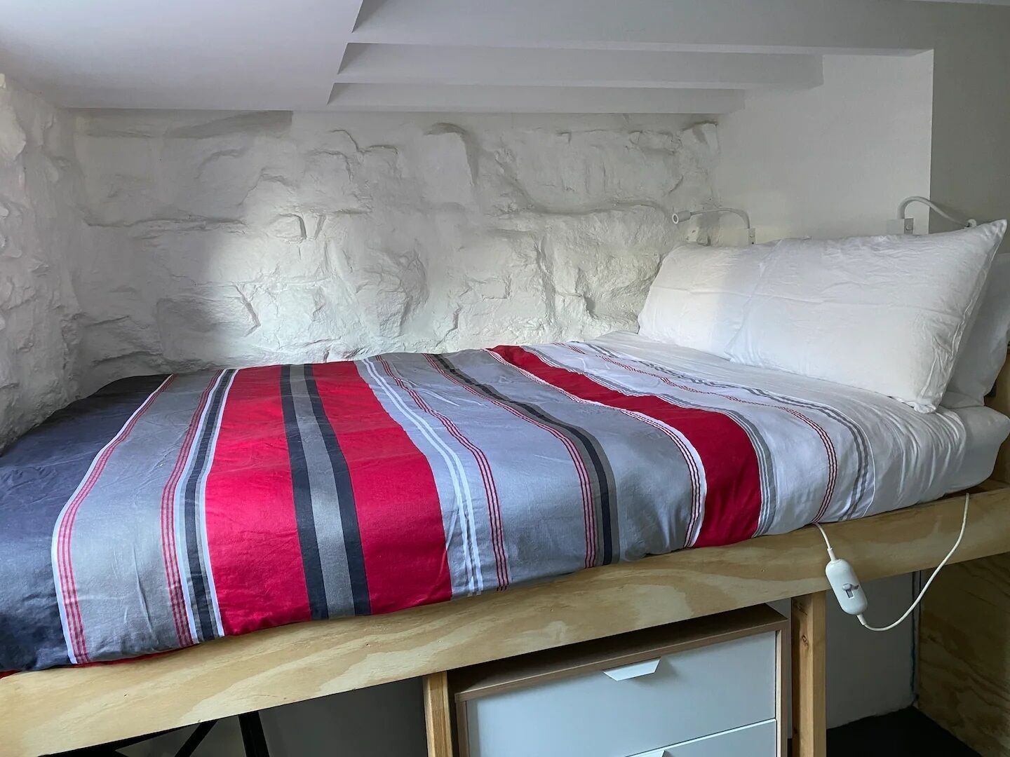 1 chambre, fer et planche à repasser, accès au Wi-Fi (inclus)