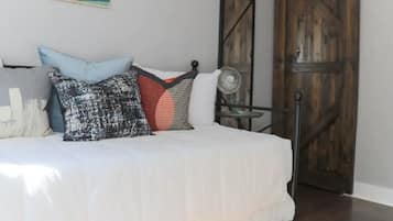 5 slaapkamers, een bureau, een strijkplank/strijkijzer, gratis wifi