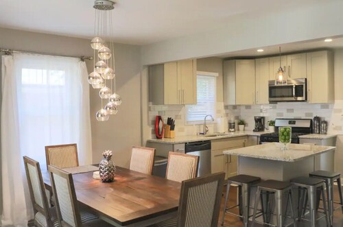 Quaint home with great private backyard only 2 min from the Beltline!