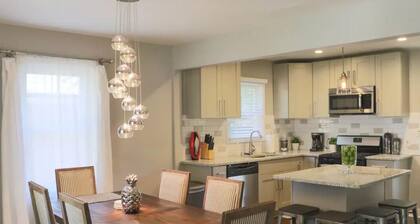 Quaint home with great private backyard only 2 min from the Beltline!