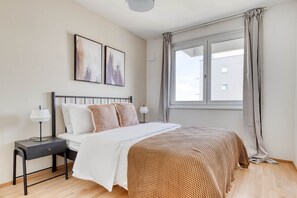 2 habitaciones, tabla de planchar con plancha, wifi y ropa de cama 