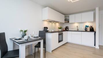 Kühlschrank, Ofen, Herdplatte, Geschirrspüler