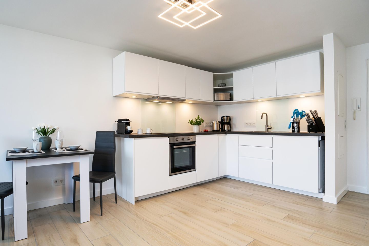 Kühlschrank, Ofen, Herdplatte, Geschirrspüler