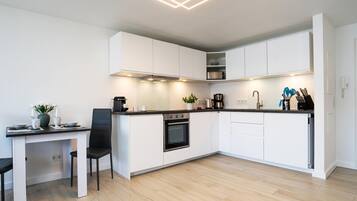 Kühlschrank, Ofen, Herdplatte, Geschirrspüler