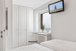 1 chambre, coffres-forts dans les chambres, fer et planche à repasser