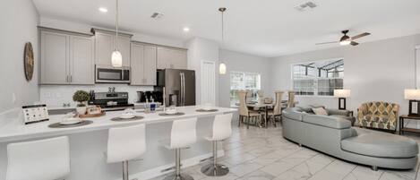 ثلاجة، ميكروويف، فرن، موقد طهي مسطح