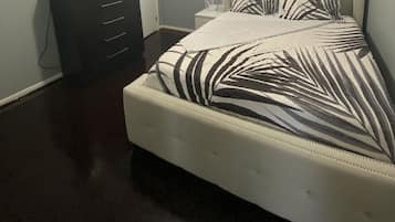 Kamar Double atau Twin Basic, 4 kamar tidur | Setrika/meja setrika