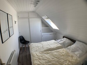 Unclassified image, 2 of 9, button