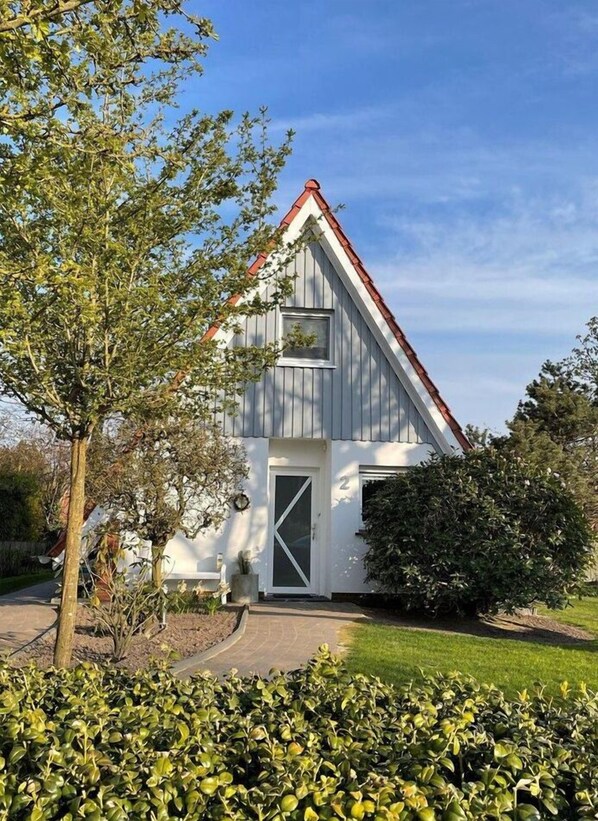 Unclassified image, 1 of 23, button