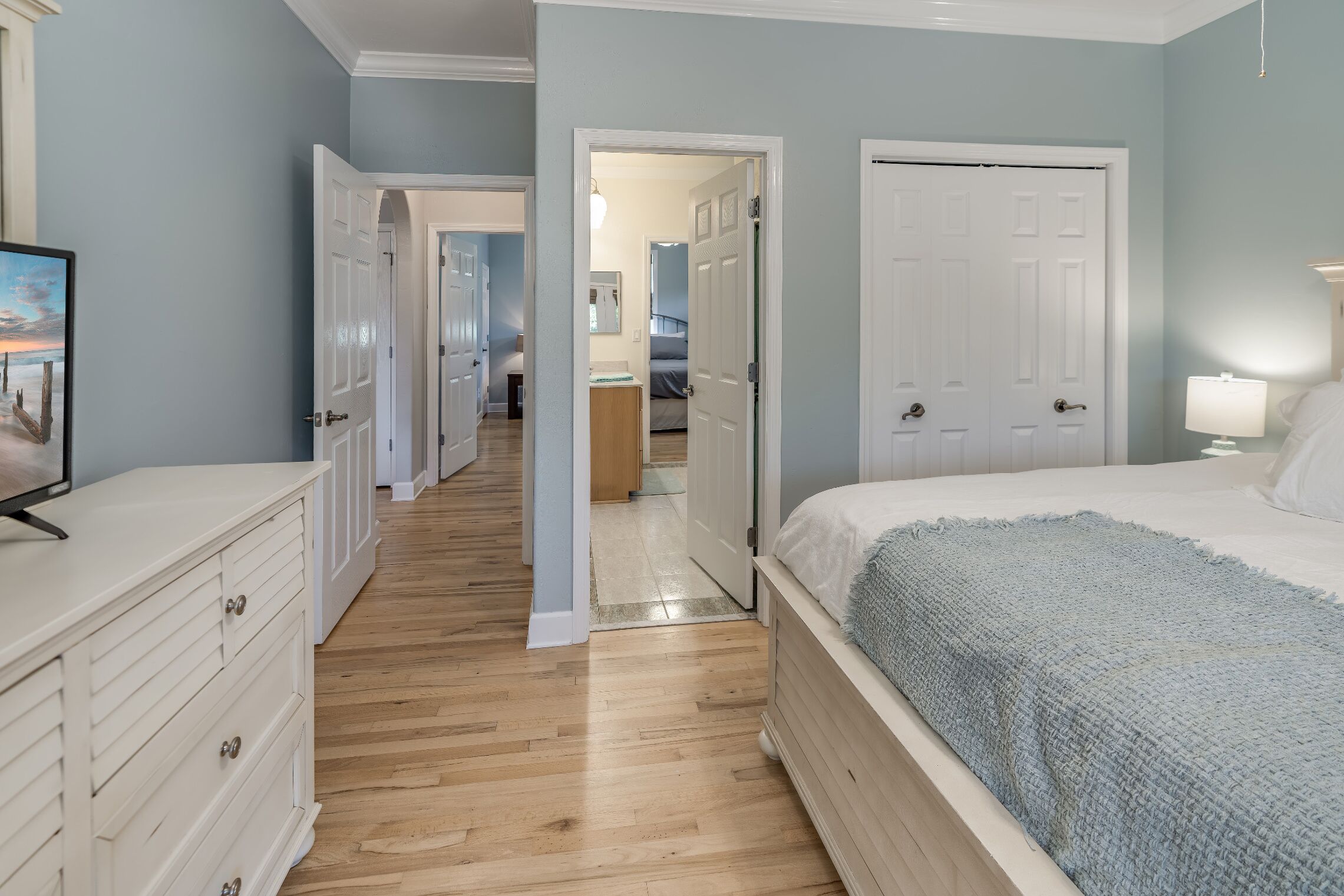 6 bedrooms, iron/ironing board, free WiFi, bed sheets