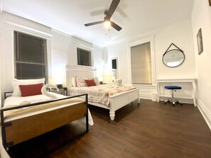 4 bedrooms, in-room safe, desk, iron/ironing board